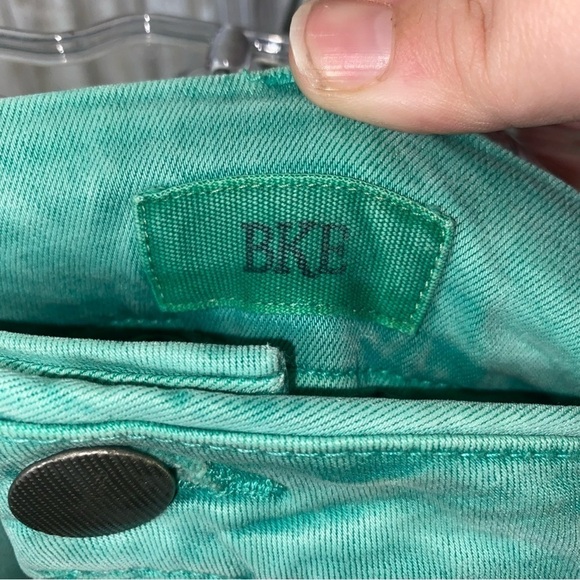 BKE Mollie Stretch Marine Green Shorts - Picture 7 of 9